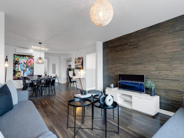 Liv MTL Soho : photo 10 de la chambre soho-3 | spacious 2br suite + rooftop bbq, downtown mtl