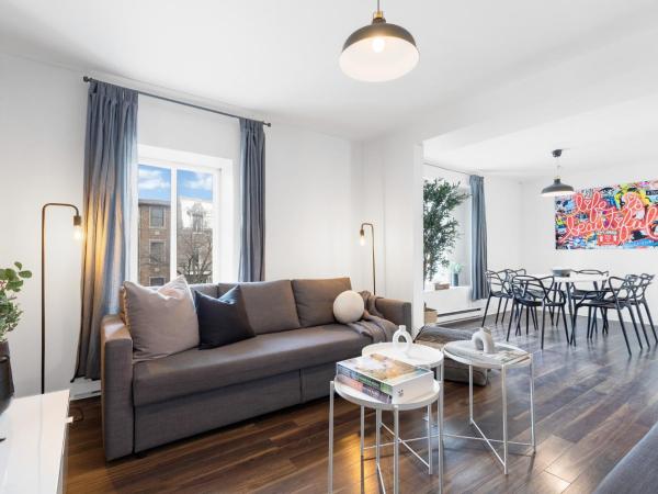 Liv MTL Soho : photo 2 de la chambre soho-1 | spacious 2br suite + rooftop bbq, downtown mtl