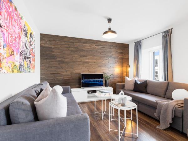 Liv MTL Soho : photo 3 de la chambre soho-1 | spacious 2br suite + rooftop bbq, downtown mtl