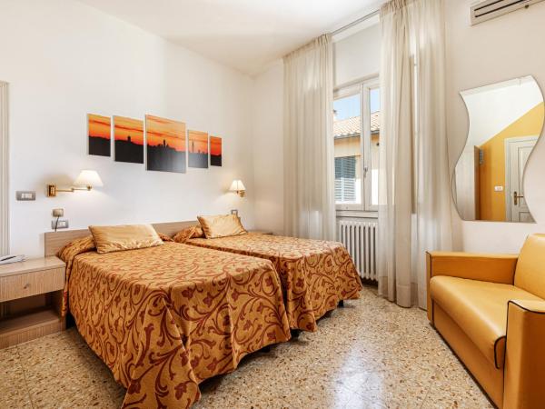 Hotel Minerva : photo 3 de la chambre chambre triple Économique