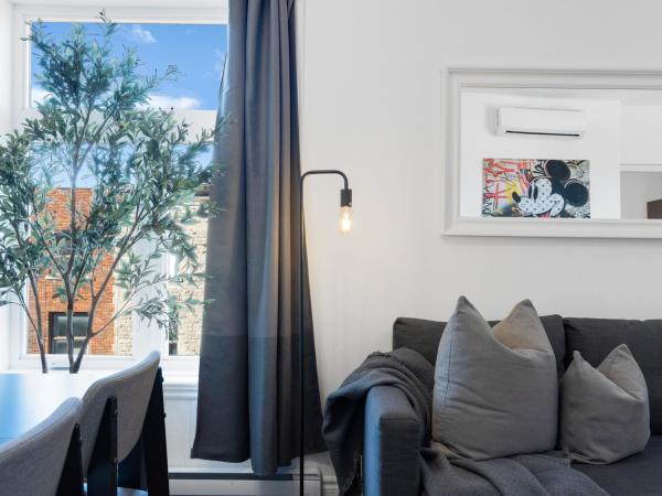 Liv MTL MTL : photo 10 de la chambre mtl-301 | spacious studio suite + rooftop downtown mtl