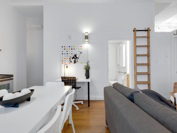 Liv MTL Main : photo 7 de la chambre main-205 | spacious 2br suite + mezzanine with ladder access