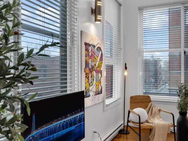 Liv MTL Main : photo 6 de la chambre main-303 | spacious 2br suite + mezzanine with ladder access