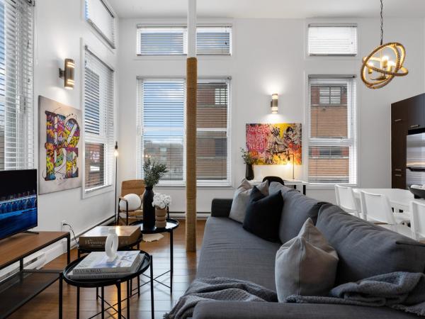 Liv MTL Main : photo 2 de la chambre main-303 | spacious 2br suite + mezzanine with ladder access