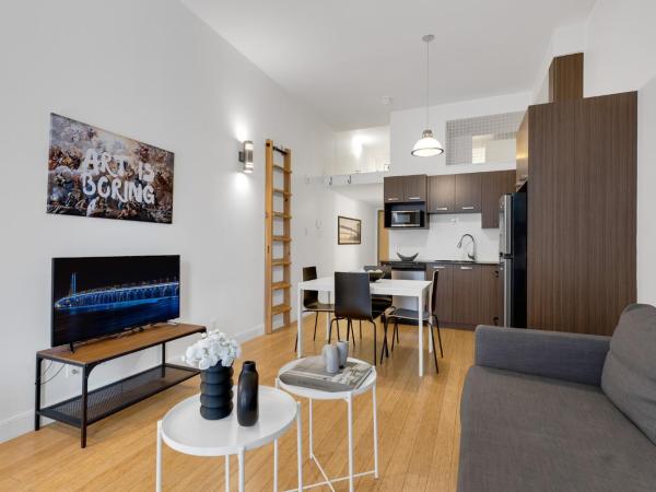 Liv MTL Main : photo 9 de la chambre main-202 | spacious studio suite + mezzanine with ladder access