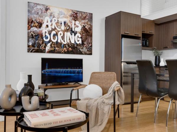 Liv MTL Main : photo 2 de la chambre main-304 | spacious 1br suite + mezzanine with ladder access