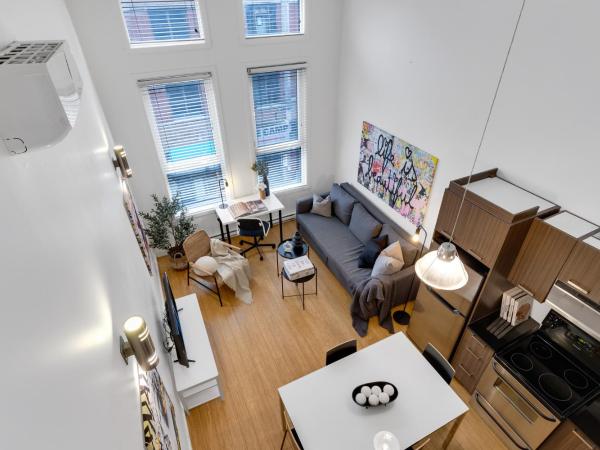 Liv MTL Main : photo 3 de la chambre main-302 | spacious 1br suite + mezzanine with ladder access