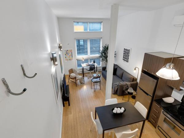 Liv MTL Main : photo 6 de la chambre main-206 | spacious studio suite + mezzanine with ladder access