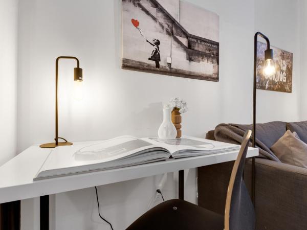 Liv MTL Main : photo 7 de la chambre main-307 | spacious 2br suite with sleek design