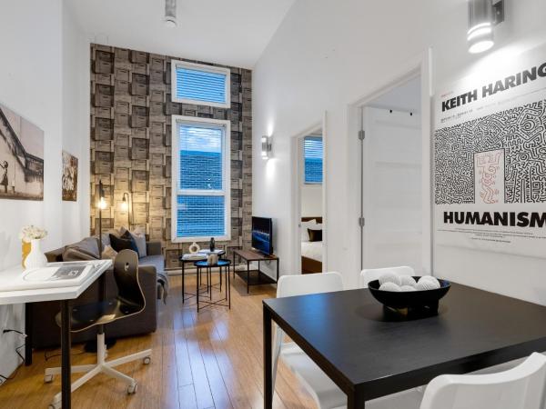 Liv MTL Main : photo 3 de la chambre main-307 | spacious 2br suite with sleek design