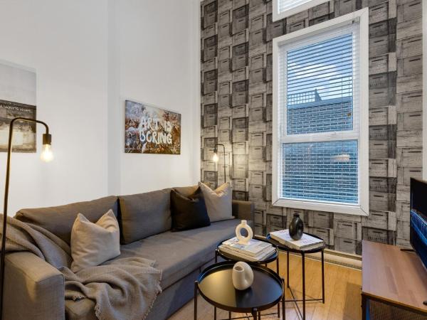 Liv MTL Main : photo 5 de la chambre main-307 | spacious 2br suite with sleek design