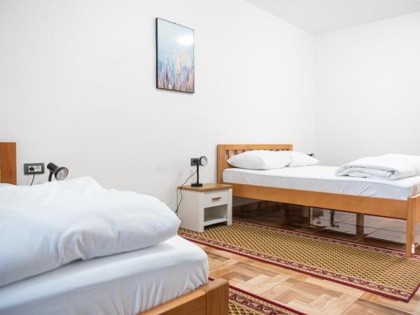 Hotel Europa : photo 10 de la chambre chambre triple