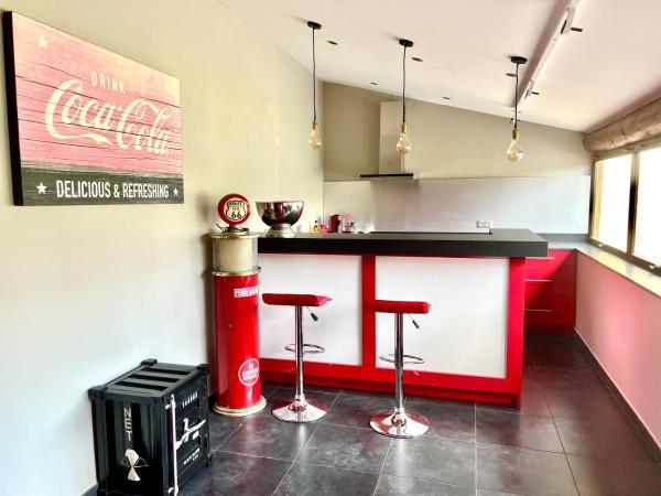 Dépendance de 40m2 avec piscine à Arles : photo 3 de la chambre chambre double - vue sur piscine