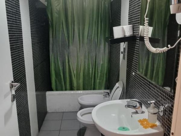 Central Hostel Milano : photo 5 de la chambre lit dans dortoir mixte de 6 lits