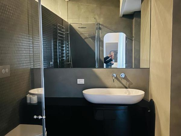 Central Hostel Milano : photo 9 de la chambre chambre double ou lits jumeaux avec salle de bains commune