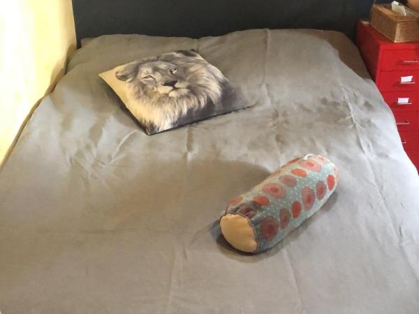 Les Volets Bleus Provence : photo 2 de la chambre chambre quadruple avec salle de bains privative séparée