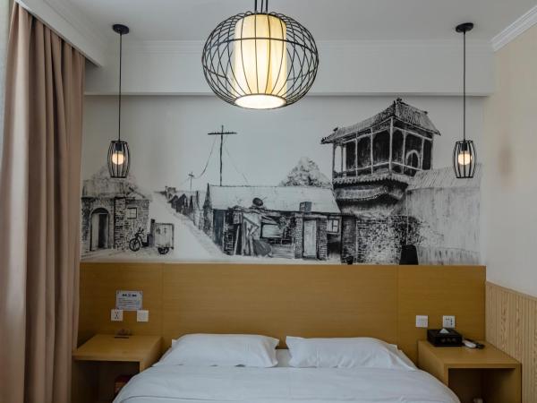 Happy Dragon City Center Alley Hotel -In the city center with big window&heater, ticket service&Free Coffee&Food recommendation,Near Tian Anmen Forbiddencity,Easy to get traditional Walking area&Shichahai : photo 4 de la chambre chambre lit queen-size deluxe