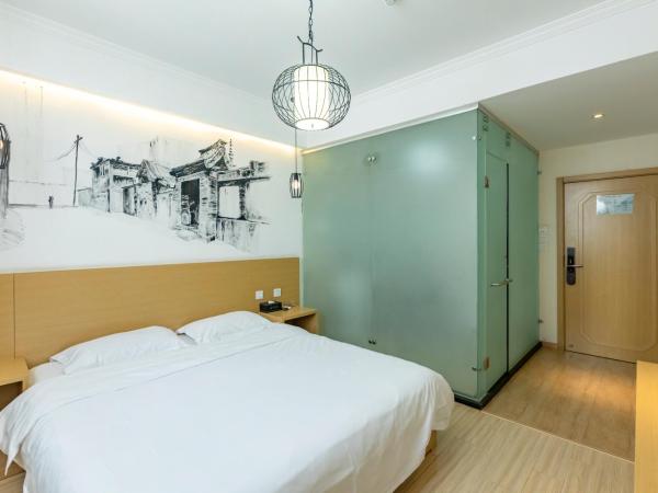 Happy Dragon City Center Alley Hotel -In the city center with big window&heater, ticket service&Free Coffee&Food recommendation,Near Tian Anmen Forbiddencity,Easy to get traditional Walking area&Shichahai : photo 5 de la chambre chambre lit queen-size deluxe