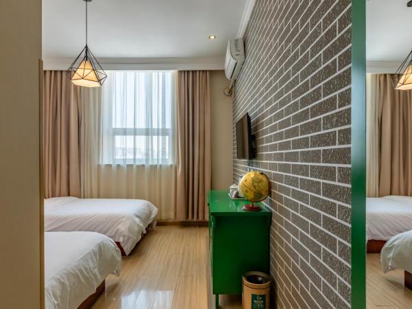 Happy Dragon City Center Alley Hotel -In the city center with big window&heater, ticket service&Free Coffee&Food recommendation,Near Tian Anmen Forbiddencity,Easy to get traditional Walking area&Shichahai : photo 7 de la chambre chambre lits jumeaux supérieure