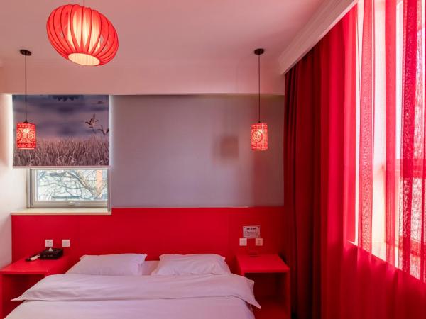 Happy Dragon City Center Alley Hotel -In the city center with big window&heater, ticket service&Free Coffee&Food recommendation,Near Tian Anmen Forbiddencity,Easy to get traditional Walking area&Shichahai : photo 7 de la chambre chambre lit queen-size deluxe