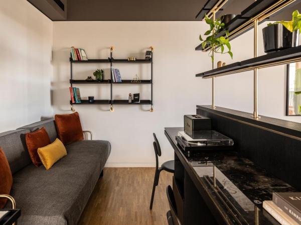 The Modernist Athens : photo 3 de la chambre hébergement xlarge avec bain à remous - vue sur acropole