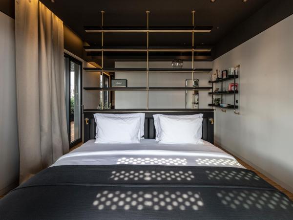 The Modernist Athens : photo 10 de la chambre hébergement xlarge avec bain à remous - vue sur acropole