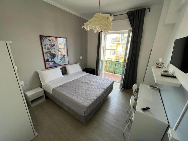 F.Rooms Napoli : photo 3 de la chambre chambre double ou lits jumeaux