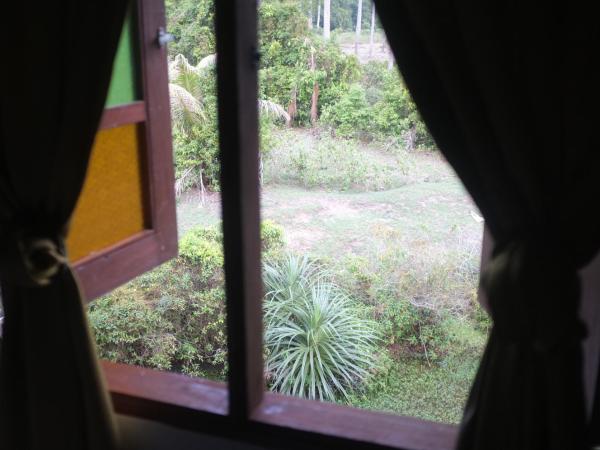 Sepat Village House by the Beach : photo 6 de la chambre chambre double - vue sur jardin