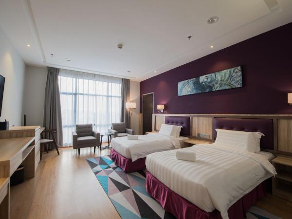 Grand InHotel : photo 3 de la chambre chambre lits jumeaux - vue sur ville