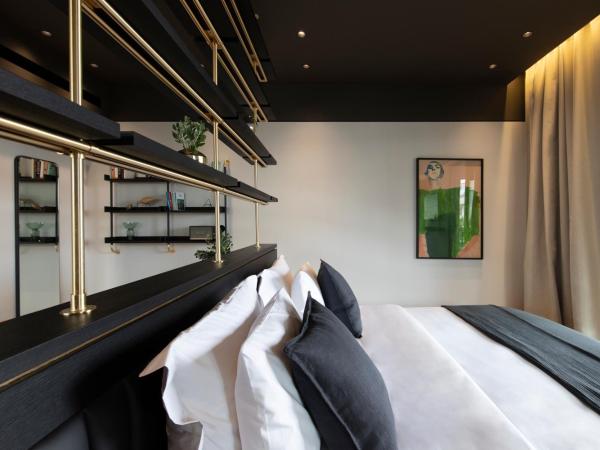 The Modernist Athens : photo 2 de la chambre hébergement xlarge avec bain à remous - vue sur acropole