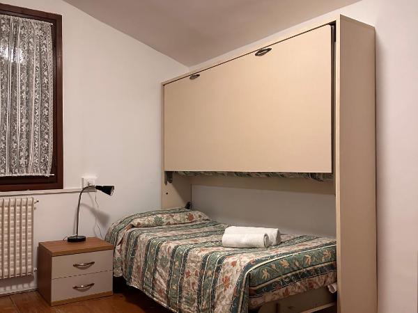 Ostello AMDG : photo 1 de la chambre chambre simple avec salle de bains privative