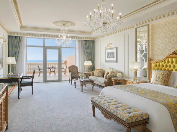 Raffles The Palm : photo 6 de la chambre hébergement club raffles avec balcon et accès au salon - vue sur océan
