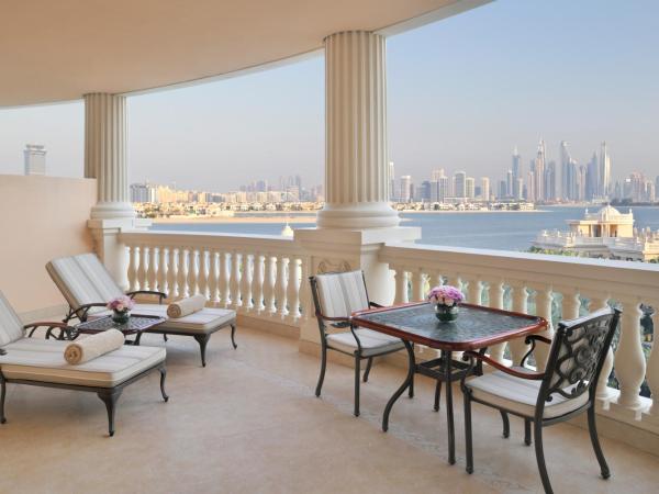 Raffles The Palm : photo 6 de la chambre suite premier 1 chambre avec balcon et accès au salon