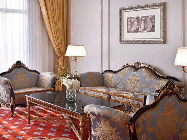 Raffles The Palm : photo 4 de la chambre suite présidentielle raffles avec balcon et accès au salon