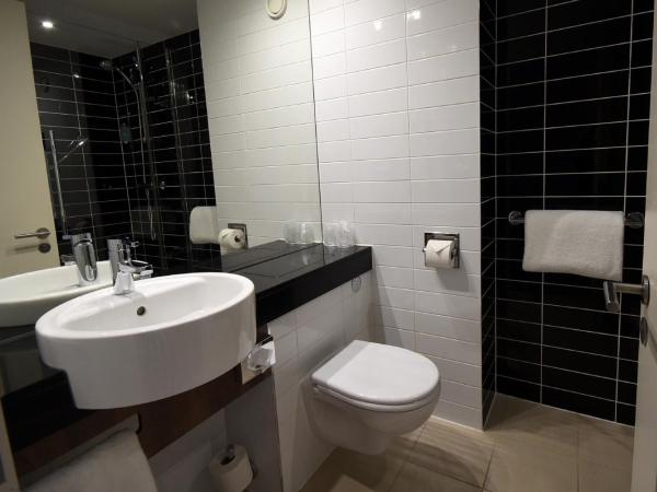 Holiday Inn Express Manchester City Centre Arena, an IHG Hotel : photo 9 de la chambre chambre double avec canapé-lit