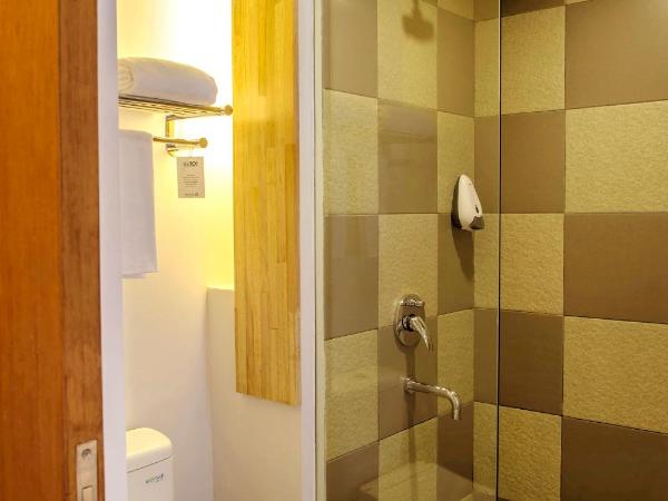 THE 1O1 Yogyakarta Tugu : photo 7 de la chambre deluxe double or twin room balcony with pool view