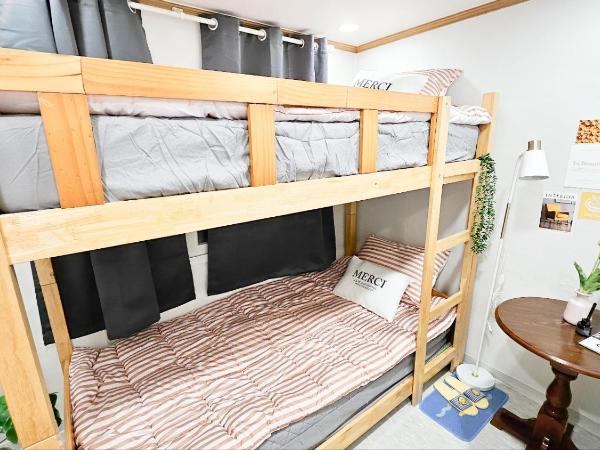 Miju Hostel : photo 1 de la chambre chambre double avec salle de bains privative extérieure