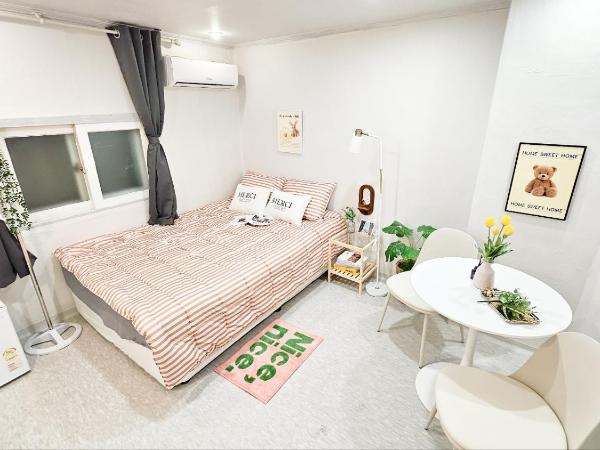 Miju Hostel : photo 2 de la chambre chambre double avec salle de bains privative