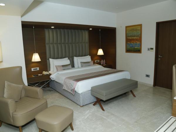 Sarovar Portico Rivera Ahmedabad : photo 1 de la chambre grand suites (15% discount on food and soft beverage)