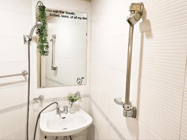 Miju Hostel : photo 7 de la chambre chambre double avec salle de bains privative