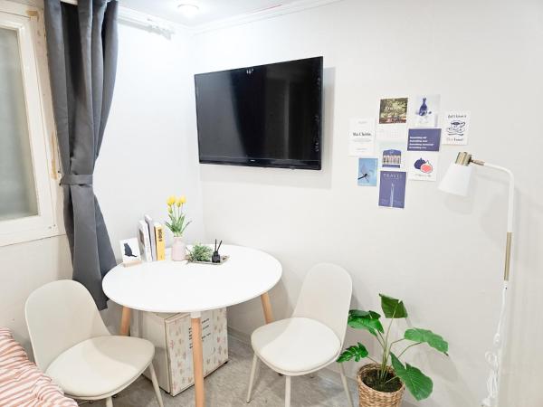 Miju Hostel : photo 8 de la chambre chambre double avec salle de bains privative