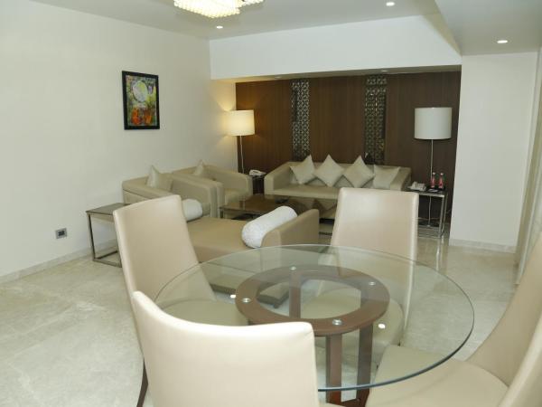 Sarovar Portico Rivera Ahmedabad : photo 4 de la chambre grand suites (15% discount on food and soft beverage)