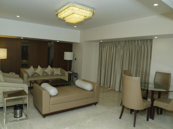 Sarovar Portico Rivera Ahmedabad : photo 2 de la chambre grand suites (15% discount on food and soft beverage)