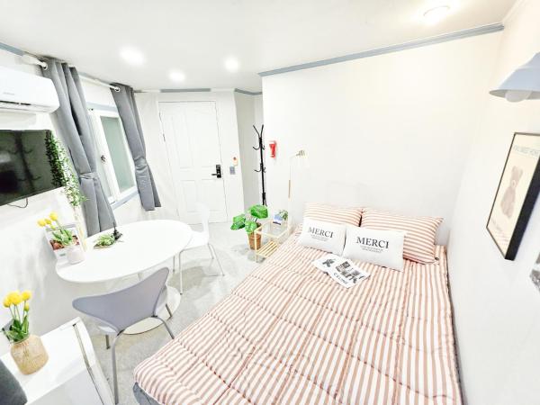 Miju Hostel : photo 1 de la chambre chambre double avec salle de bains privative