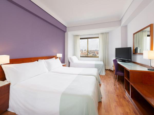 Hotel Madrid Centro, Affiliated by Meliá : photo 1 de la chambre chambre triple