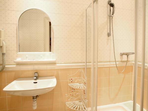 Hôtel De Paris : photo 2 de la chambre chambre lits jumeaux supérieure