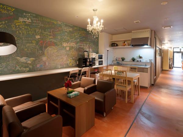 Iwatoyama Hostel : photo 2 de la chambre lit superposé dans dortoir mixte