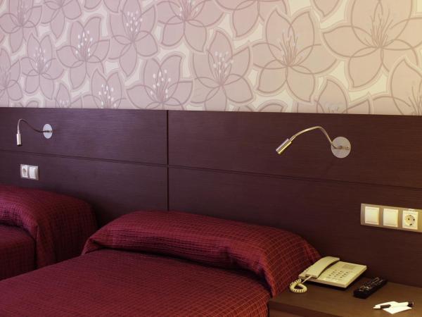 Hostal 4C Cuatro Caminos : photo 6 de la chambre chambre lits jumeaux supérieure