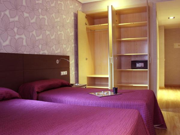 Hostal 4C Cuatro Caminos : photo 1 de la chambre chambre lits jumeaux supérieure