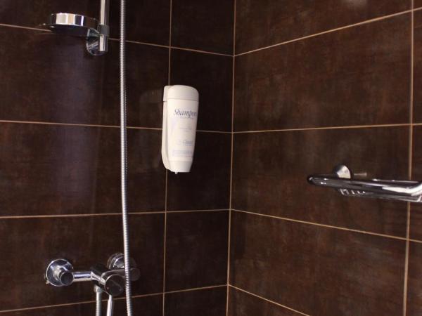 Hostal 4C Cuatro Caminos : photo 8 de la chambre chambre lits jumeaux supérieure